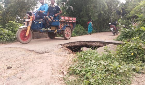ভাঙ্গা কালভার্ট এখন মরণ ফাঁদ