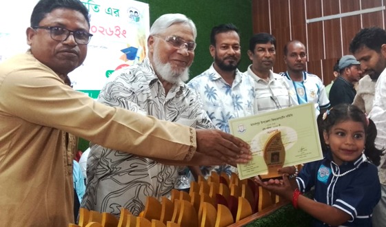 মাধবপুরে মেধাবী শিক্ষার্থীদের বৃত্তি ও সনদ প্রদান