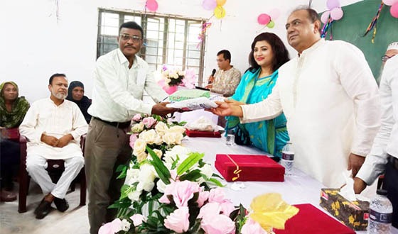 শিক্ষক-কর্মচারী ও এইচএসসি পরীক্ষার্থীদের বিদায় সংবর্ধনা
