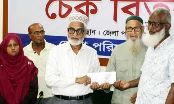 রাজশাহীতে আর্থিক সহায়তা পেলেন ৭৩ জন বীর মুক্তিযোদ্ধা
