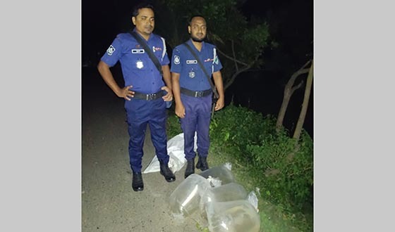 দেবহাটায় পুলিশের অভিযানে আটক ভারতীয় রেনু খালে অবমুক্ত
