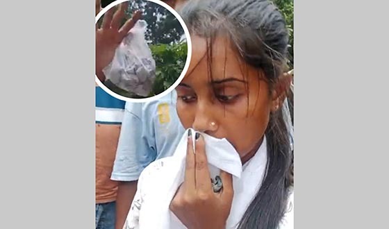 নারী মাদক কারবারীকে আটক করে পুলিশে দিলো ছাত্রদল