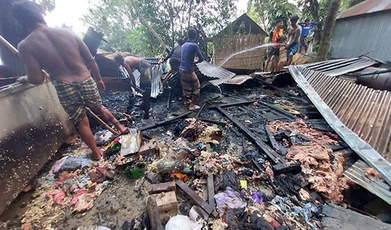 ভাঙ্গুড়ায় অগ্নিকাণ্ডে কৃষকের ঘর পুড়ে ছাই, ক্ষতি ৪ লাখ টাকা