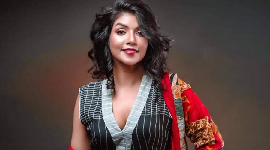 এবার চলচ্চিত্র পরিচালনায় নওশাবা