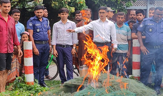 কুড়িগ্রামে আড়াই লাখ টাকার চায়না দুয়ারি জাল জব্দ করে ধ্বংস