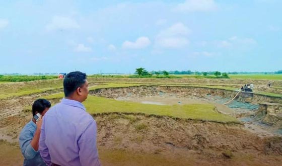 সরাইলে অবৈধ ড্রেজার ধ্বংস করলেন ইউএনও