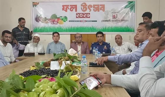 নোয়াখালী সাংবাদিক ইউনিয়নের উদ্যোগে ফল উৎসব