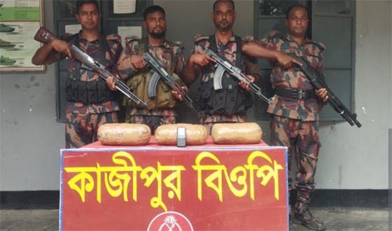 দৌলতপুর সীমান্তে মাদক ও চোরাচালানী মালামাল আটক