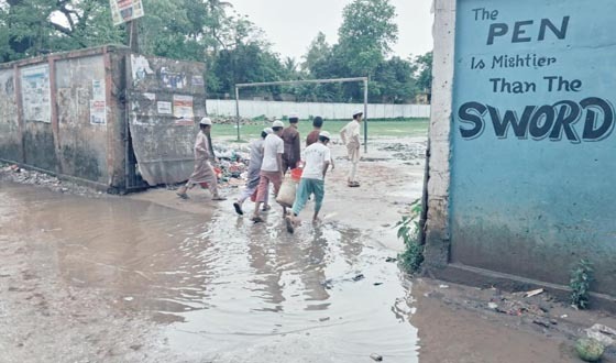 সরাইলে স্কুল মাঠ এখন ডাস্টবিন, দূর্ভোগে শিক্ষার্থী ও পথচারীরা