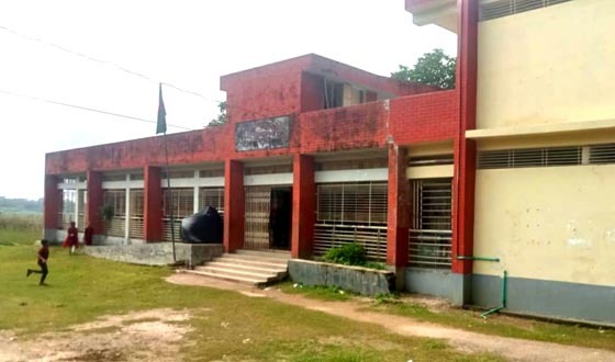 শিক্ষিকার বিরুদ্ধে মিড-ডে মিলের খাদ্যসামগ্রী আত্মসাৎ এর অভিযোগ