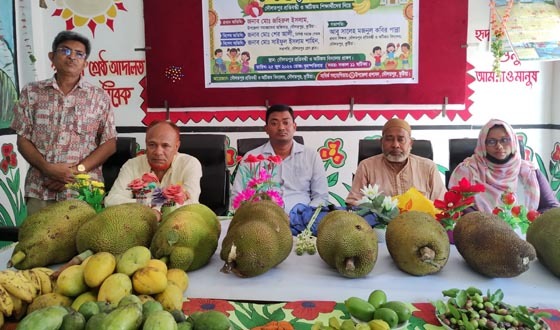 দৌলতপুরে প্রতিবন্ধী অটিজম বিদ্যালয়ে ফল মেলা