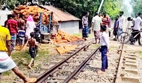 সৈয়দপুরে মালবাহী ট্রেনের ধাক্কায় ট্রাক্টর চালকের মৃত্যু