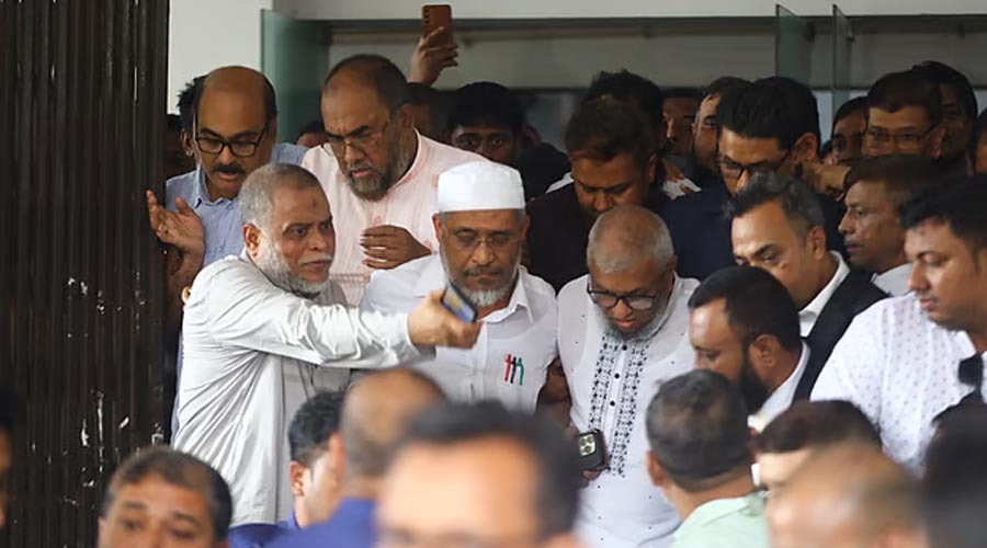 সুরঞ্জিত সেনগুপ্ত হত্যা চেষ্টা মামলায় একজনের মৃত্যুদণ্ড, আরিফুল হক-বাবরসহ খালাস ৯