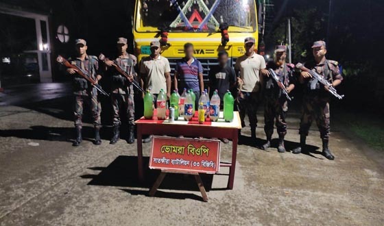 সাতক্ষীরা সীমান্তে ৩ পাচারকারীসহ কোটি টাকার মালামাল জব্দ