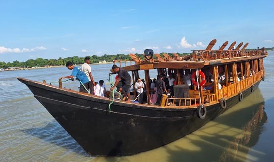 কীর্তনখোলা নদীতে নৌ-তরী 'কুইন অফ উলানিয়া' উদ্বোধণ