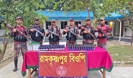 দৌলতপুর সীমান্তে মদ, ট্যাবলেট, মাদক উদ্ধার