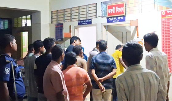 লালমনিরহাটে মাদক ব্যবসায়ীদের হামলায় ২ পুলিশ আহত