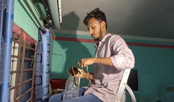বাসার এসির ভেতরে মিললো দুই জোড়া কালনাগিনী সাপ