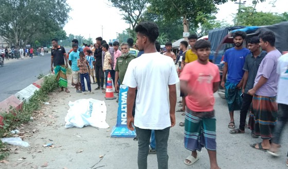 বড়াইগ্রামে বাসের চাকায় পিষ্ট হয়ে মোটরসাইকেল চালকের মৃত্যু