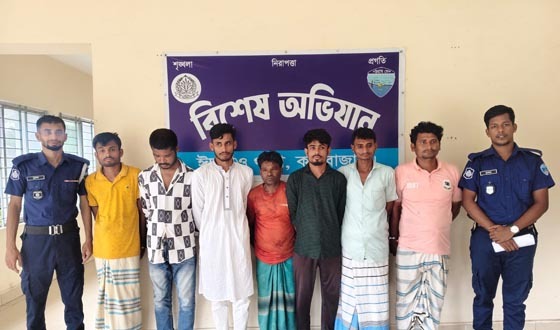 ঈদগাঁও থানা পুলিশের অভিযানে আটক ৮