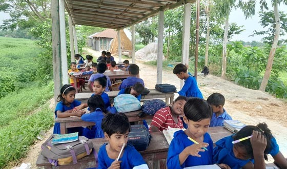 সারিয়াকান্দিতে যমুনা গর্ভে প্রাথমিক বিদ্যালয় দুইটি হুমকির সম্মুখীন