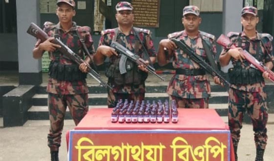 দৌলতপুর সীমান্তে মাদক ও চোরাচালানী পণ্য উদ্ধার