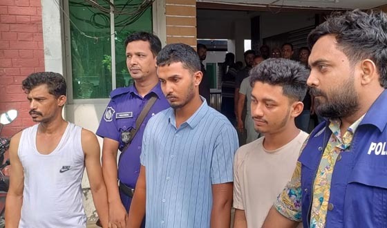 কুমিল্লায় স্কুলছাত্র গুলিবিদ্ধের ঘটনায় পিস্তল ও গুলিসহ গ্রেফতার ৪