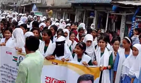গফরগাঁওয়ের কান্দিপাড়া হাজারো শিক্ষার্থীদের আনন্দ মিছিল