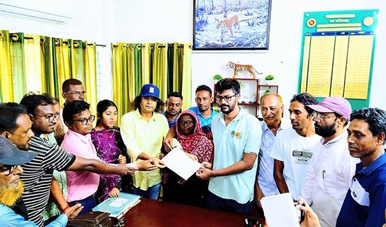সুন্দরবন রক্ষায় ‘লং মার্চ ফর ফরেস্ট’: চরের বনায়নে বীজ সংগ্রহের ডাক