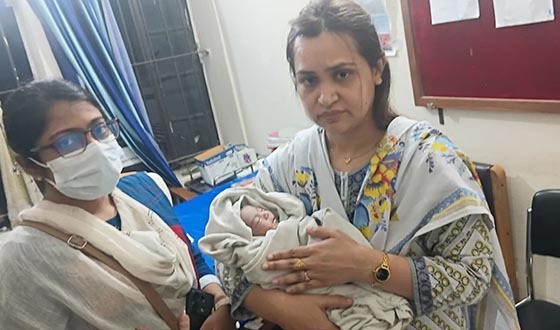 রাতের আঁধারে গজারিয়ায় মিললো নবজাতক কন্যাশিশু