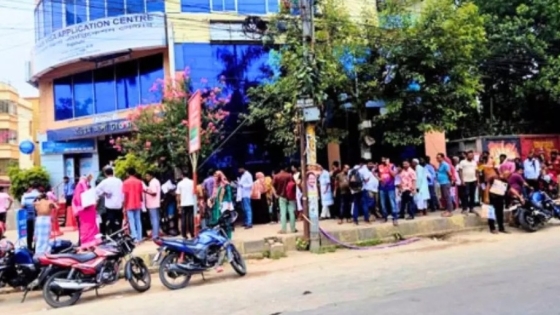 রাজশাহীর ভারতীয় ভিসা আবেদন কেন্দ্রে প্রার্থীদের উপচে পড়া ভিড়