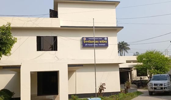 খামারবাড়িত উড়ছে না জাতীয় পতাকা, বিধিমালা জানেন না উপ-পরিচালক
