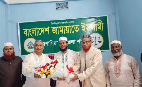 কাপাসিয়ায়  এমপির সাথে বিএনপির প্রার্থীর সৌজন্য সাক্ষাৎ