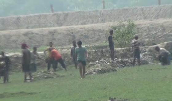 কয়রায় চলছে কপোতাক্ষের নদের চর দখলের প্রতিযোগিতা