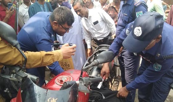গাইবান্ধায় মোটরসাইকেলসহ ১০কেজি গাঁজা জব্দ