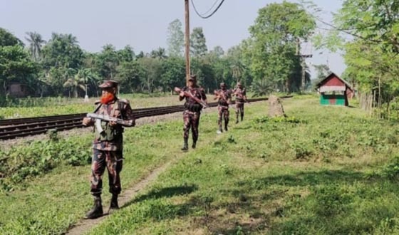 ভারতে তেল পাচার রোধে হিলি সীমান্তে বিজিবির সতর্কতা