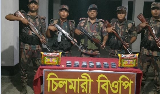দৌলতপুর সীমান্তে মাদক, অবৈধ ঔষধ ও ভারতীয় পণ্য উদ্ধার