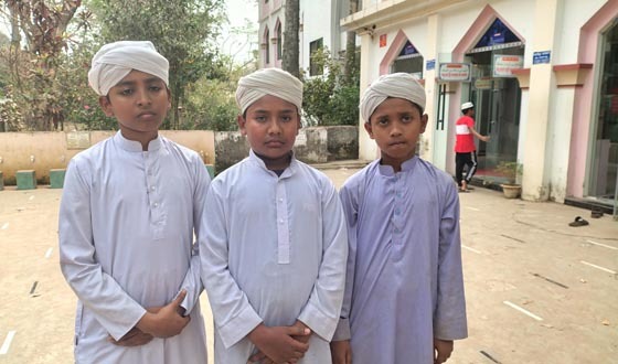 কুমিল্লা শিশুদের দিয়ে চাঁদা সংগ্রহকালে আটক