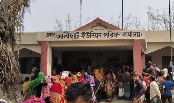 সাংবাদিক লাঞ্চিতের ঘটনায় ইউপি সদস্যকে শোকজ