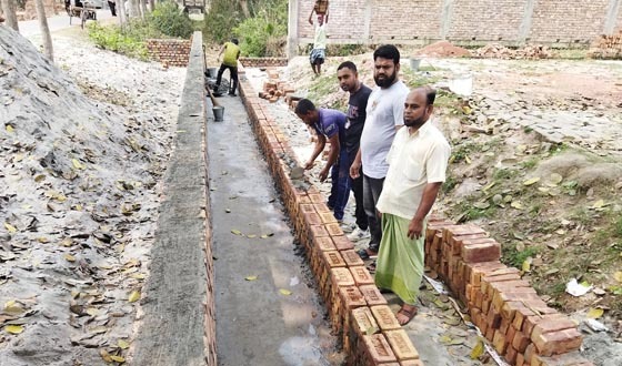 রূপসায় ঈদগাহের ড্রেনের পানি নিষ্কাশনের নির্মাণ কাজ শুরু