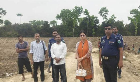 বাঘায় অবৈধ পুকুর খননের অভিযোগে জরিমানা