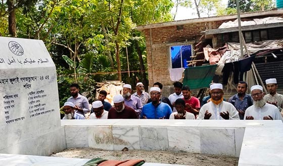 শহীদ রাকিবের কবর জিয়ারত, পরিবারের পাশে জামায়াত আমীর