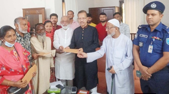 কালীগঞ্জের ২০০ জনগণের মাঝে প্রধানমন্ত্রীর ঈদ উপহার বিতরণ