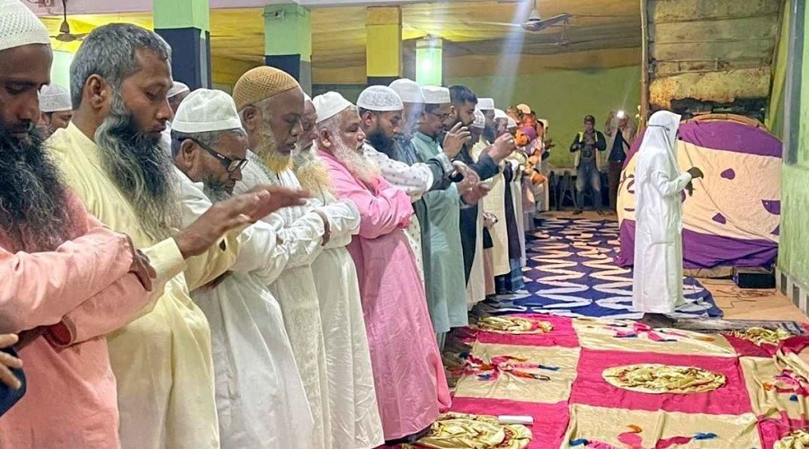 বিরামপুরে সৌদি আরবের সঙ্গে মিল রেখে ঈদুল ফিতর উদযাপন