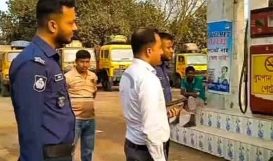 দৌলতপুরে জ্বালানি তেল পাচারের অভিযোগে ডিলার আটক