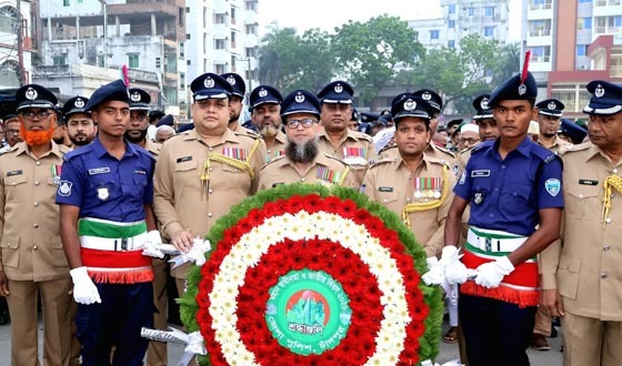 স্বাধীনতা ও জাতীয় দিবসে চাঁদপুর পুলিশ সুপারের শ্রদ্ধা নিবেদন
