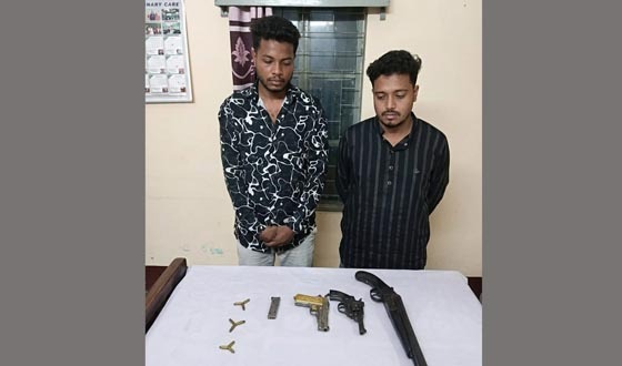 বিশেষ অভিযানে অস্ত্র ও গুলিসহ আটক ২