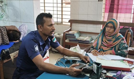 গাংনীতে তেল পাম্পে হট্টগোল, পুলিশ সদস্য আহত
