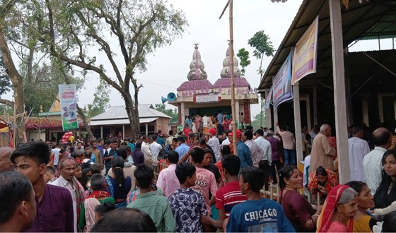 রাম নবমী উপলক্ষে সিন্দুরমতী পুকুরপাড়ে ভক্তদের ঢল