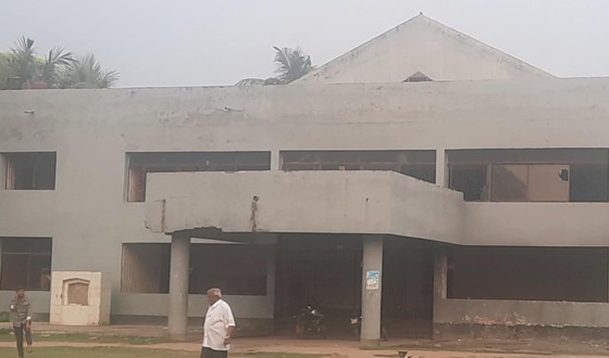 কালীগঞ্জের জেলা পরিষদ অডিটোরিয়াম বেহাল দশায় জর্জরিত